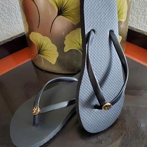 NWOT Tory Burch thin flip flops (black, 6M)